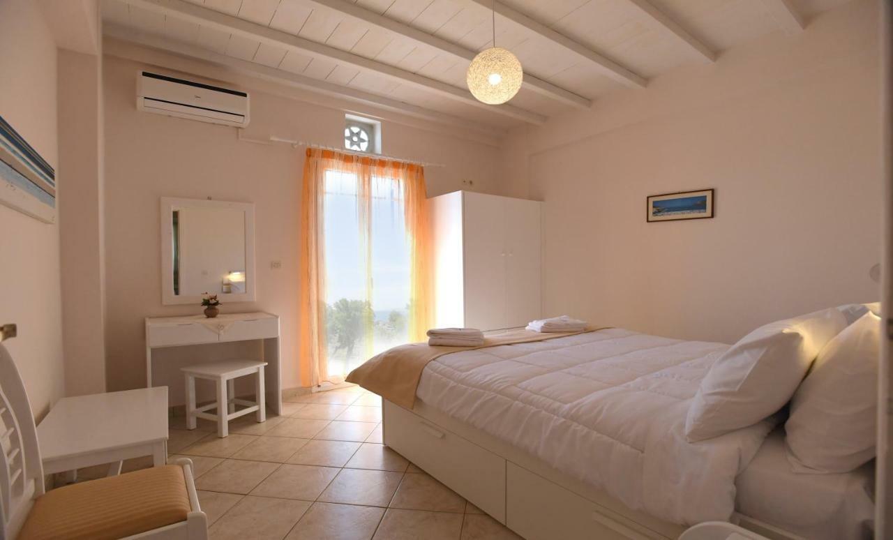 Nostos Beachfront Apartments & Studios Ájosz Joánisz Kültér fotó