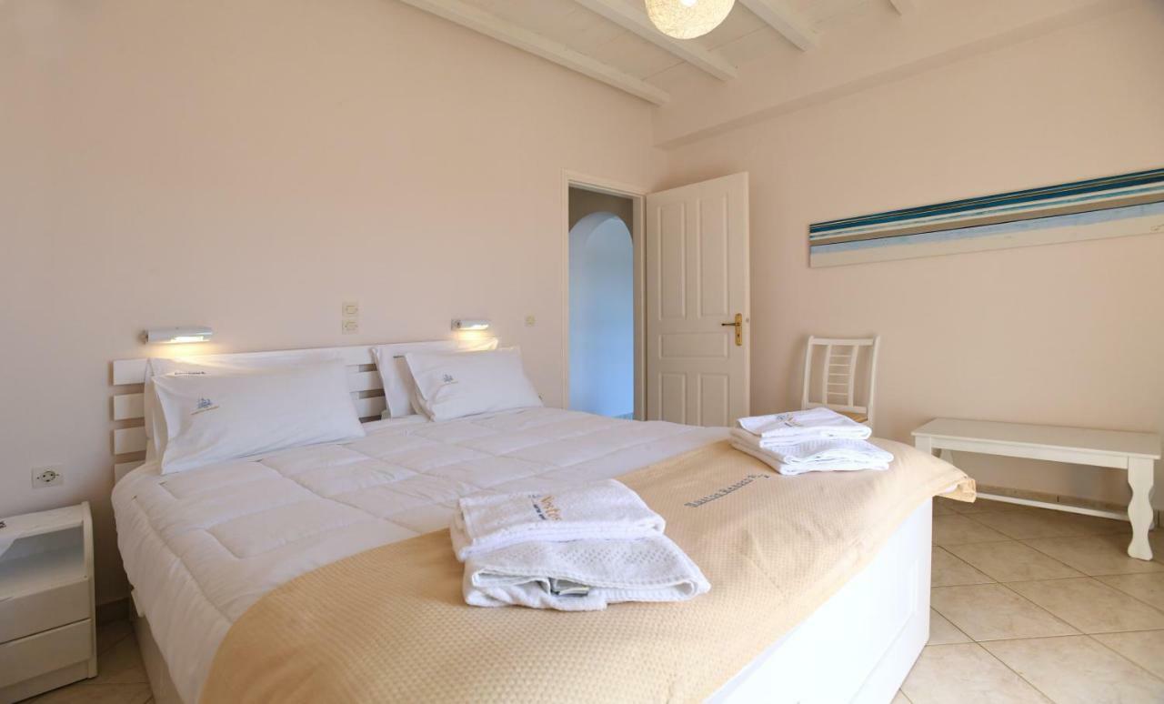 Nostos Beachfront Apartments & Studios Ájosz Joánisz Kültér fotó
