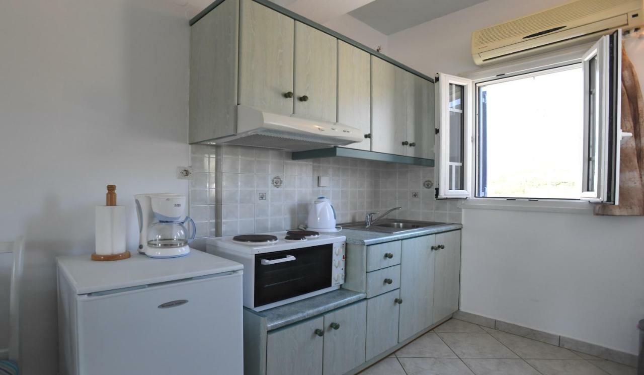 Nostos Beachfront Apartments & Studios Ájosz Joánisz Kültér fotó