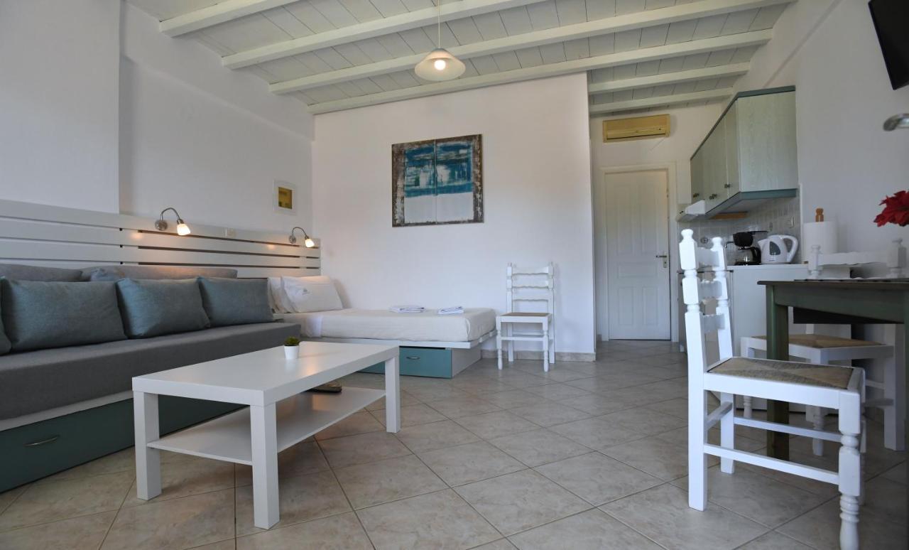 Nostos Beachfront Apartments & Studios Ájosz Joánisz Kültér fotó